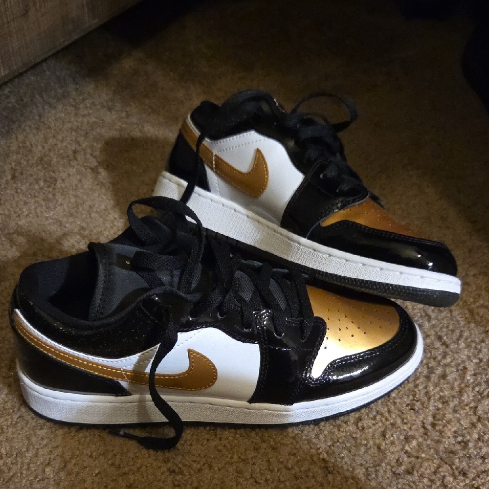 Jordans Nike Black and Gold Sneakers